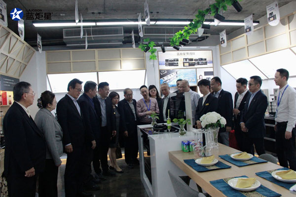 参观杏盛平台展厅