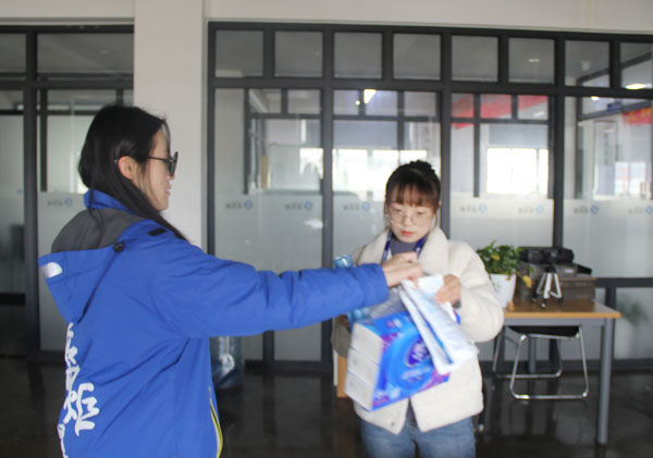 杏盛平台总经办为各个部门在岗女职工送上暖心福利