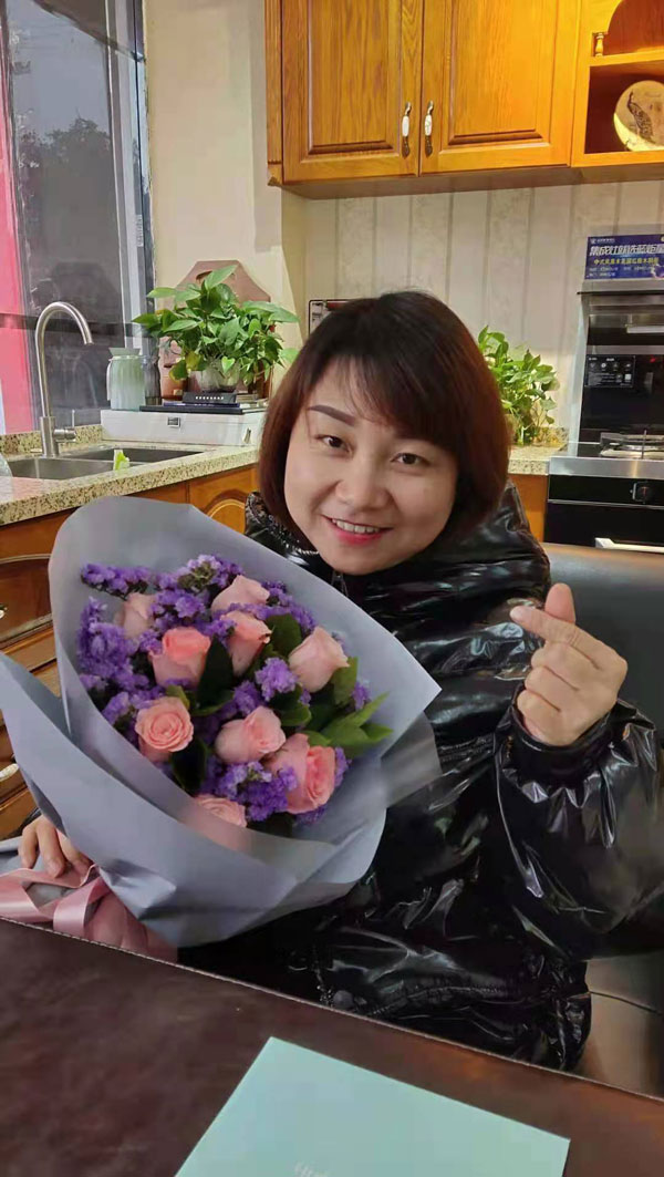 杏盛平台总经办为各个部门在岗女职工送上暖心福利